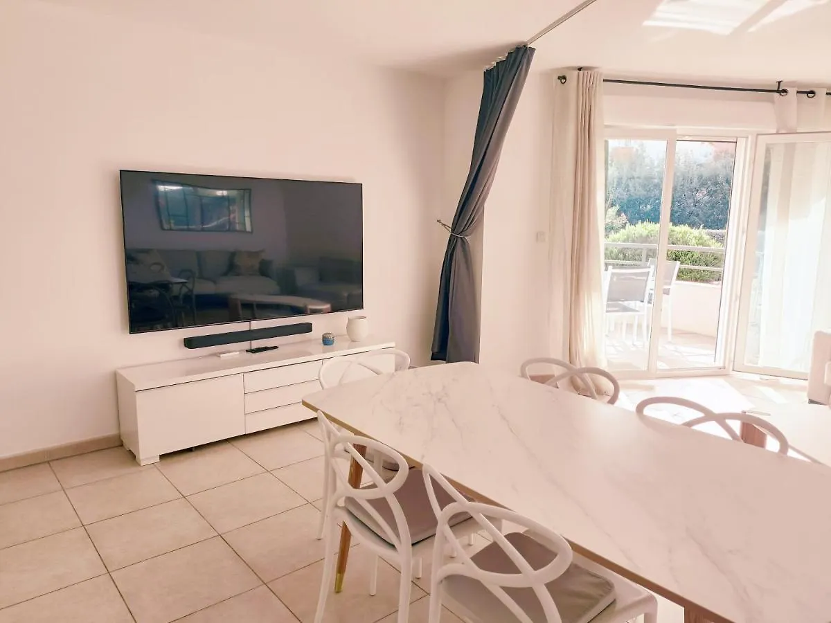 Bel Appartement De Standing En Bord De Mer Saint-Raphaël 0*,  فرنسا